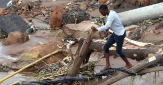 Copertina di Sudafrica, 306 vittime per le inondazioni. Il presidente Ramaphosa: “Disastro è dovuto al cambiamento climatico”