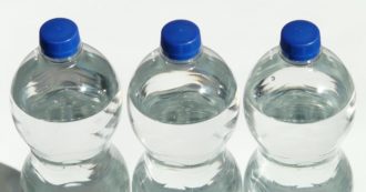 Copertina di Deposito su cauzione, il Regno Unito annuncia l’avvio di un sistema per promuovere il riciclo di lattine e bottiglie di plastica