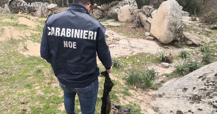 Sardegna, “smaltivano illegalmente rifiuti tessili in arrivo da Prato”: 9 indagati dalla Dda