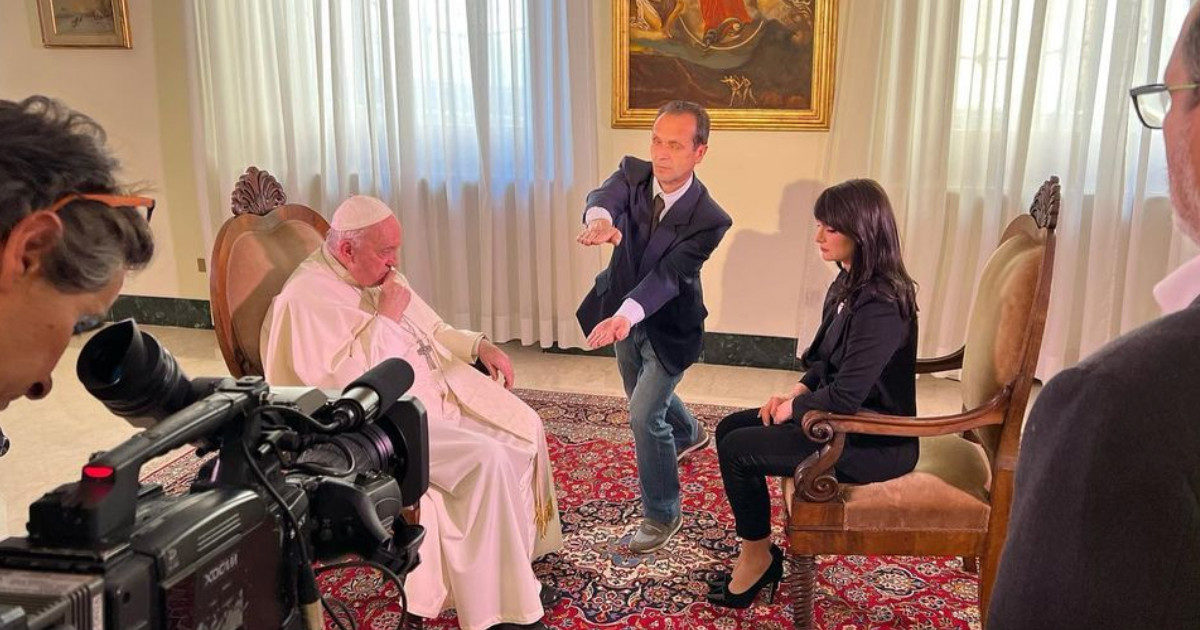 Papa Francesco, l’intervista di Lorena Bianchetti: “Prima volta che una donna è a colloquio in questo modo con il Santo Padre”