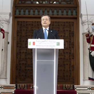 Copertina di Vecchi e nuovi partner d’affari: il Fatto di domani 16 aprile