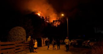 Copertina di Grosso incendio boschivo ad Angera, nel Varesotto. In fiamme la collina San Quirico. In azione elicotteri e canadair (video)