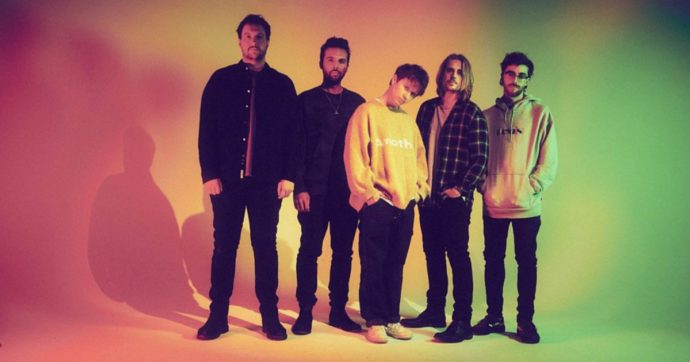 Copertina di Nothing But Thieves: pochi fan, un cane e poi il successo