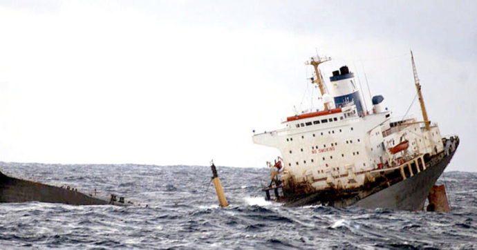 Tunisia, affonda petroliera con 750 tonnellate di carburante. Timori per i rischi ambientali Tunisia, affonda petroliera con 750 tonnellate di carburante. Timori per i rischi ambientali