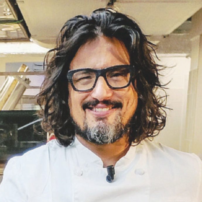 “Quest’anno a Natale cucino io, do il cambio alla suocera. Mi sono ritrovato a 18 anni su una scialuppa con una nave in fiamme che stava per affondare”: parla Alessandro Borghese