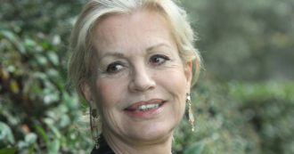 Catherine Spaak, dalla denuncia delle molestie nel cinema al garbo di “Harem” solo con ospiti donne: ritratto di un’icona di eleganza