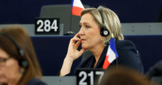 Copertina di Marine Le Pen e il padre Jean-Marie accusati di frodi nei rimborsi pubblici durante il loro mandato a Bruxelles: il report dell’antifrode