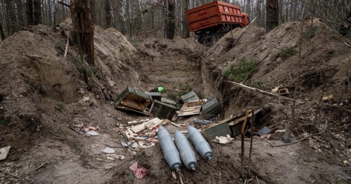Guerra Russia-Ucraina, Nyt: “Probabile che Kiev abbia usato bombe a grappolo nel villaggio di Husarivka occupato dai russi”