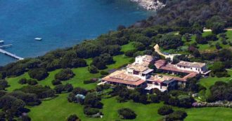Copertina di Berlusconi, “camping sociale accanto a Villa Certosa: una rete di ong di Soros vuole comprare il terreno a sud della residenza”