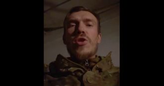 Copertina di Ucraina, il comandante del battaglione Azov ai leader del mondo: “Donne e bambini nell’acciaieria di Mariupol. Serve corridoio umanitario”