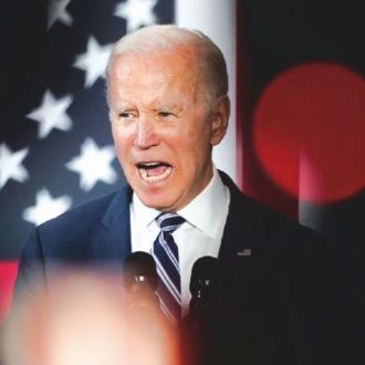 Copertina di 74 – Biden attacca Putin e la Cina: “Battaglia tra democrazia e autocrazia”