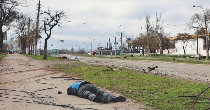 Mariupol subisce l’ultimo assalto Mosca: “Chi si arrende è salvo”
