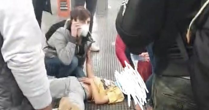 Milano, ragazzo di 12 anni precipita nella stazione metro Famagosta: un lucernario ha ceduto mentre giocava con gli amici