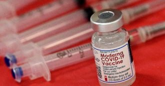 Copertina di Omicron, Moderna annuncia: “Nostro candidato vaccino efficace a 6 mesi dalla somministrazione”