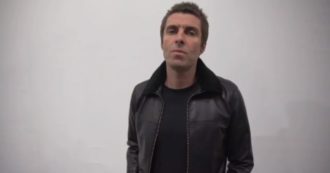 Copertina di Liam Gallagher fa una recensione perfetta di sé: “Negli Oasis mi andava bene fare solo la rock star. Mai preso gusto nello scrivere”