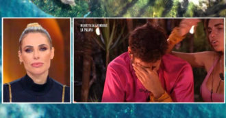 Copertina di Isola dei Famosi, Roger Balduino in lacrime dopo la rivelazione in diretta: “Ho un figlio di 11 anni, nessuno lo sapeva. Ecco perché”. Ilary Blasi reagisce così