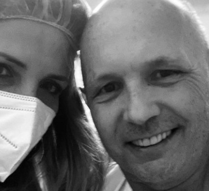 Mihajlovic, la moglie Arianna gli fa una sorpresa in ospedale: “Sei un Leone dal cuore tenero”. La foto insieme dopo settimane di silenzio