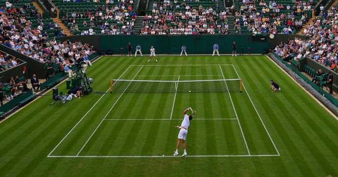 L’Atp contro Wimbledon: “Escludere tennisti russi e bielorussi è ingiusto. Discriminazione basata sulla nazionalità viola gli accordi”