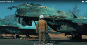 Copertina di Nella guerra pop, la letterina di Kiev a Babbo Natale: “Regalami un jet”