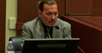 Copertina di Johnny Depp al processo contro l’ex moglie Amber Heard: “La Disney ha cercato di tagliare i legami con me”