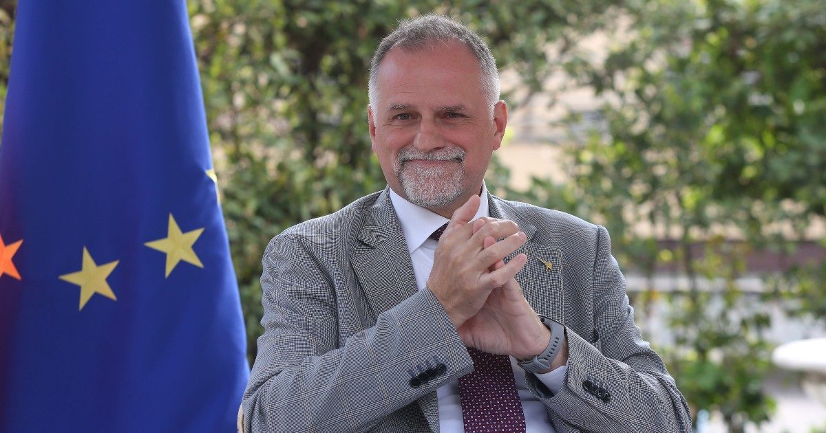 Garavaglia attacca ancora il Reddito: “Fa mancare 250mila lavoratori nel turismo”. Ma sono le entrate previste, non quelli che non si trovano