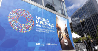 Copertina di Fmi: “La guerra rallenta la ripresa. Paesi emergenti a rischio choc”. Lagarde (Bce): “Sui tassi decisioni in base ai dati”