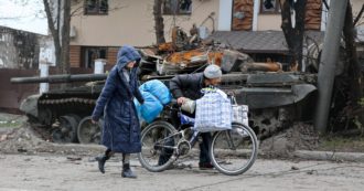 Guerra Russia-Ucraina, la diretta – Acciaieria, Kiev e Onu hanno evacuato i primi 100 civili. Azov: “Ora salvacondotto anche per i combattenti”. Scholz: “Pacifismo è obsoleto, per difesa servono armi”