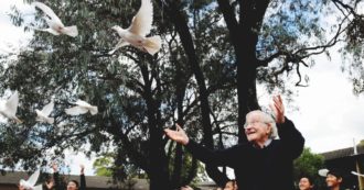 Copertina di Chomsky sulle armi sbugiarda i bellicisti e quelli lo arruolano