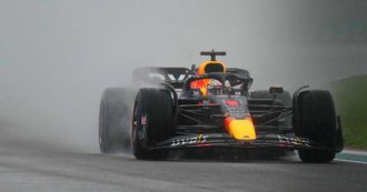 Copertina di F1 Gp Imola, le qualifiche: Verstappen in pole tra pioggia e bandiere rosse. Sabato la sfida a Leclerc nella Sprint Race