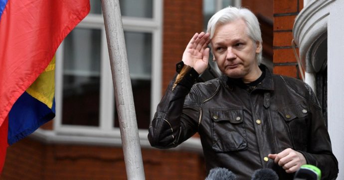 Copertina di Assange estradato: il paradosso di un Paese che viola le leggi internazionali