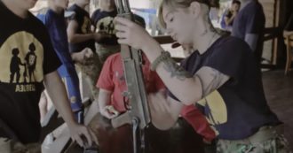 Copertina di Guerra Ucraina | Fucili, disciplina e onore. Nel 2017 il Guardian mostra i “campi estivi” dove il battaglione Azov preparava i bimbi alla guerra