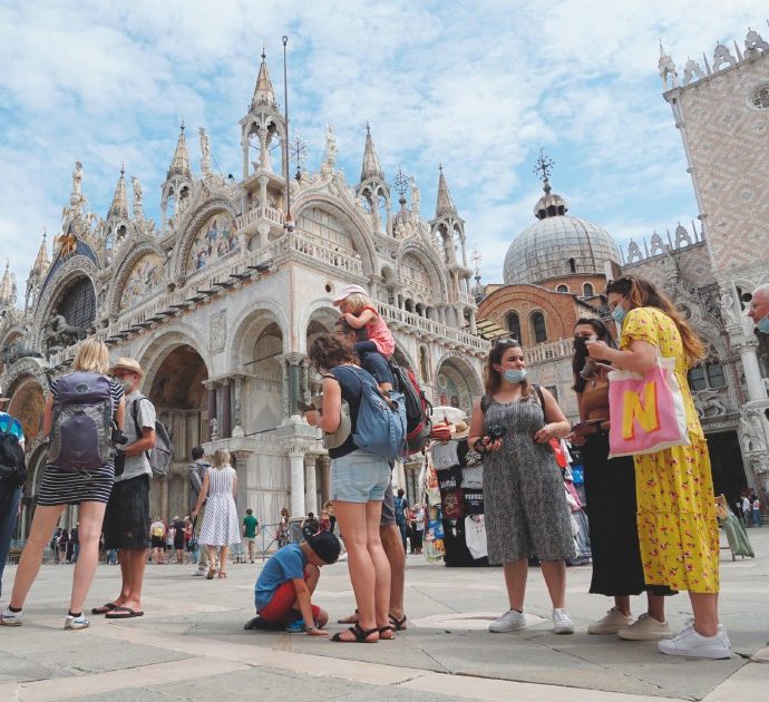 Veneto, Garavaglia diceva che il turismo non trova lavoratori causa reddito. I dati dell’ente regionale: “In 4 mesi 47mila contratti, +300%”