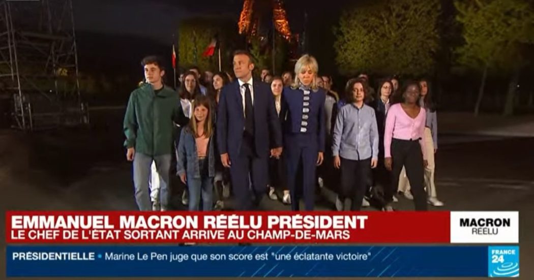 Macron rieletto in Francia: “Nuova era, ma so che dovrò rispondere alla rabbia del Paese. Grato a chi mi ha votato per bloccare l’estrema destra”