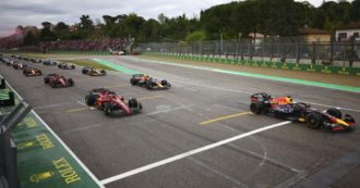 Copertina di Gran Premio di Formula 1, la grande delusione delle Ferrari a Imola: Sainz fuori subito, Leclerc finisce 6°. Doppietta RedBull sul podio