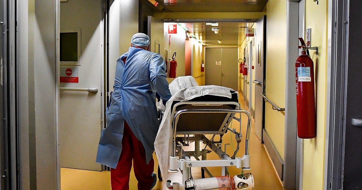 Madre e figlio sono morti durante il parto al Policlinico San Matteo di Pavia, l’ospedale ha disposto accertamento