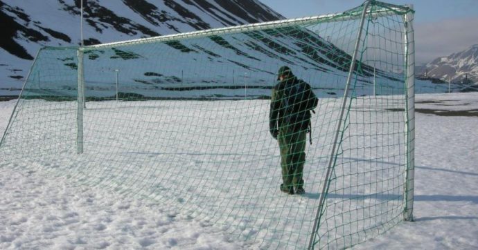 Storie dell’altro calcio | Svalbard Turn-Barentsburg, il derby del Polo Nord dove già esserci è una vera impresa