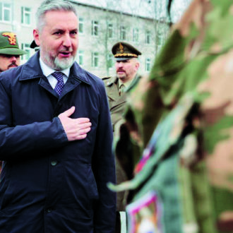 Copertina di La Nato affossa la pace in Ucraina. Il Fatto di domani 27 aprile