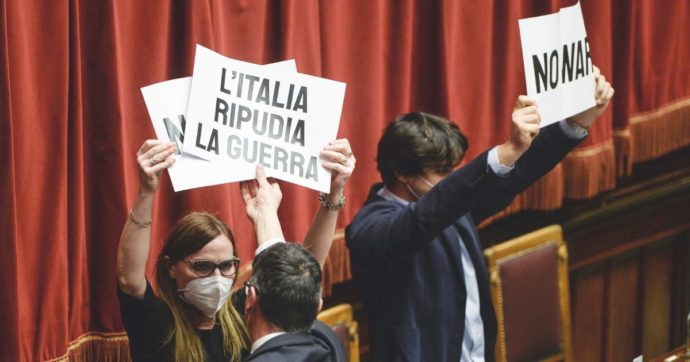 Parlamento senza voce. Due mesi di buio e Sì a scatola chiusa