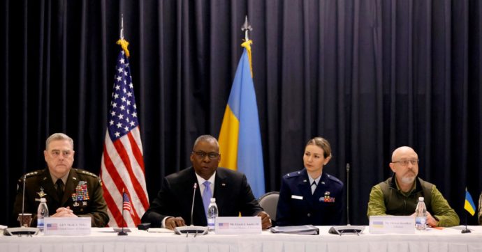 Ucraina, Biden: “Più cannoni per Kiev”. E l’Italia è sempre sull’attenti