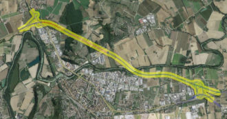 Copertina di Perugia, la lotta dei comitati contro il progetto di superstrada che trapassa la collina protetta: “Rischio sfregio irrimediabile all’ambiente”