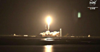 Copertina di Spazio, il razzo SpaceX decolla con l’equipaggio della Nasa diretto alla Iss: c’è anche Samantha Cristoforetti – Video