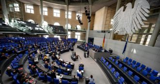 Copertina di Ucraina, rapporto del Bundestag contraddice il governo tedesco: “Addestrare le forze di Kiev in Germania vuol dire entrare in guerra”