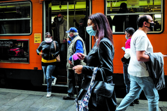 Covid, l’Iss: “In sette giorni incidenza aumentata del 62%. L’indice Rt torna sopra 1. Nove regioni a rischio alto”