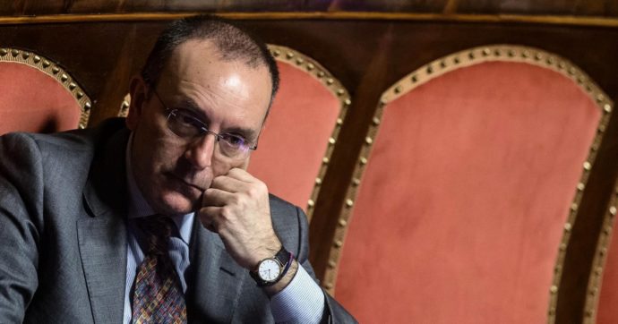 Petrocelli, la commissione Esteri scrive a Casellati per sfiduciarlo