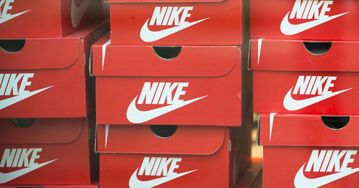 20mila paia di Nike false saranno donate agli Ucraini dall’Italia