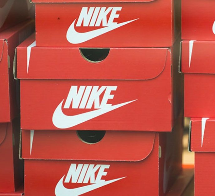 20mila paia di Nike false saranno donate agli Ucraini dall’Italia
