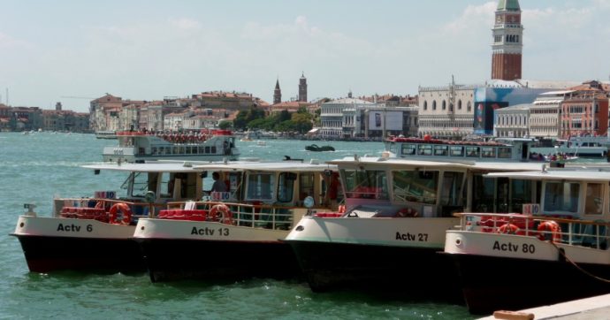 Copertina di Scontro tra vaporetti: Venezia, ferita ragazza