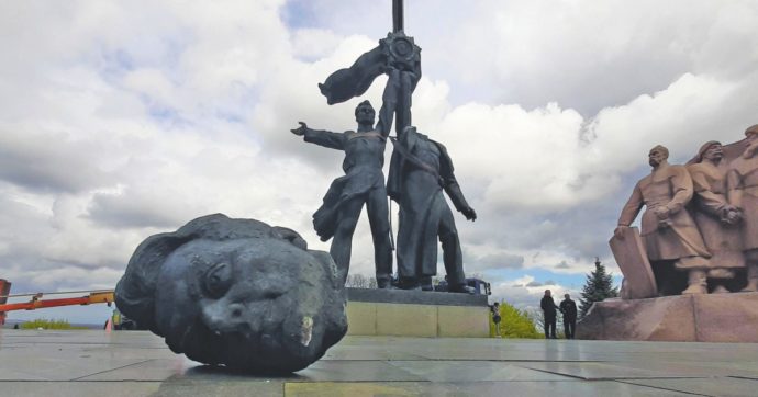 La democrazia ristretta, con la scusa del nemico