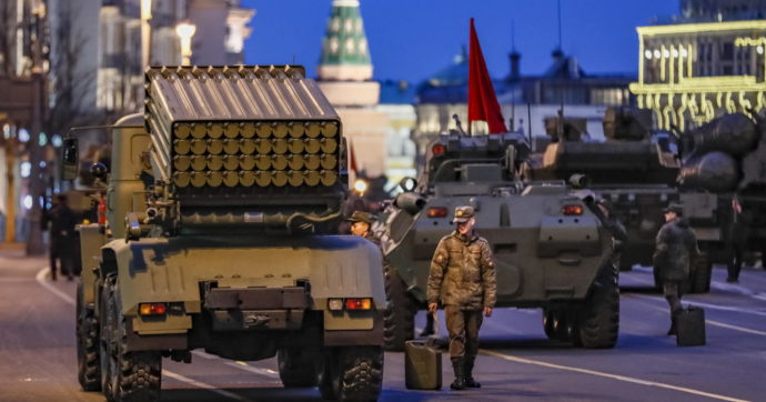 Copertina di Parate, referendum e bombe: così la Russia si prepara al 9 maggio