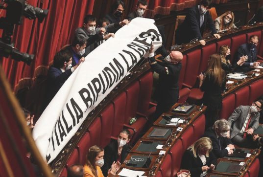 “Se la missione cambia natura, il governo deve venire in Aula”